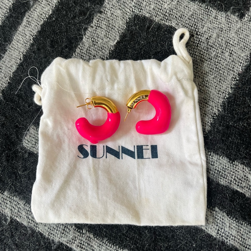 Sunnei Rubberized Earrings - Neon Pink